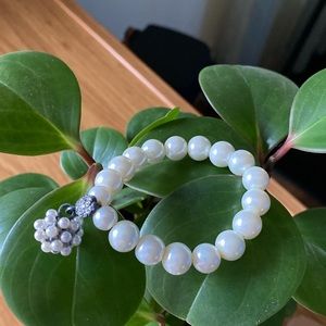 EUC Vintage Faux Pearl Stretch Bracelet